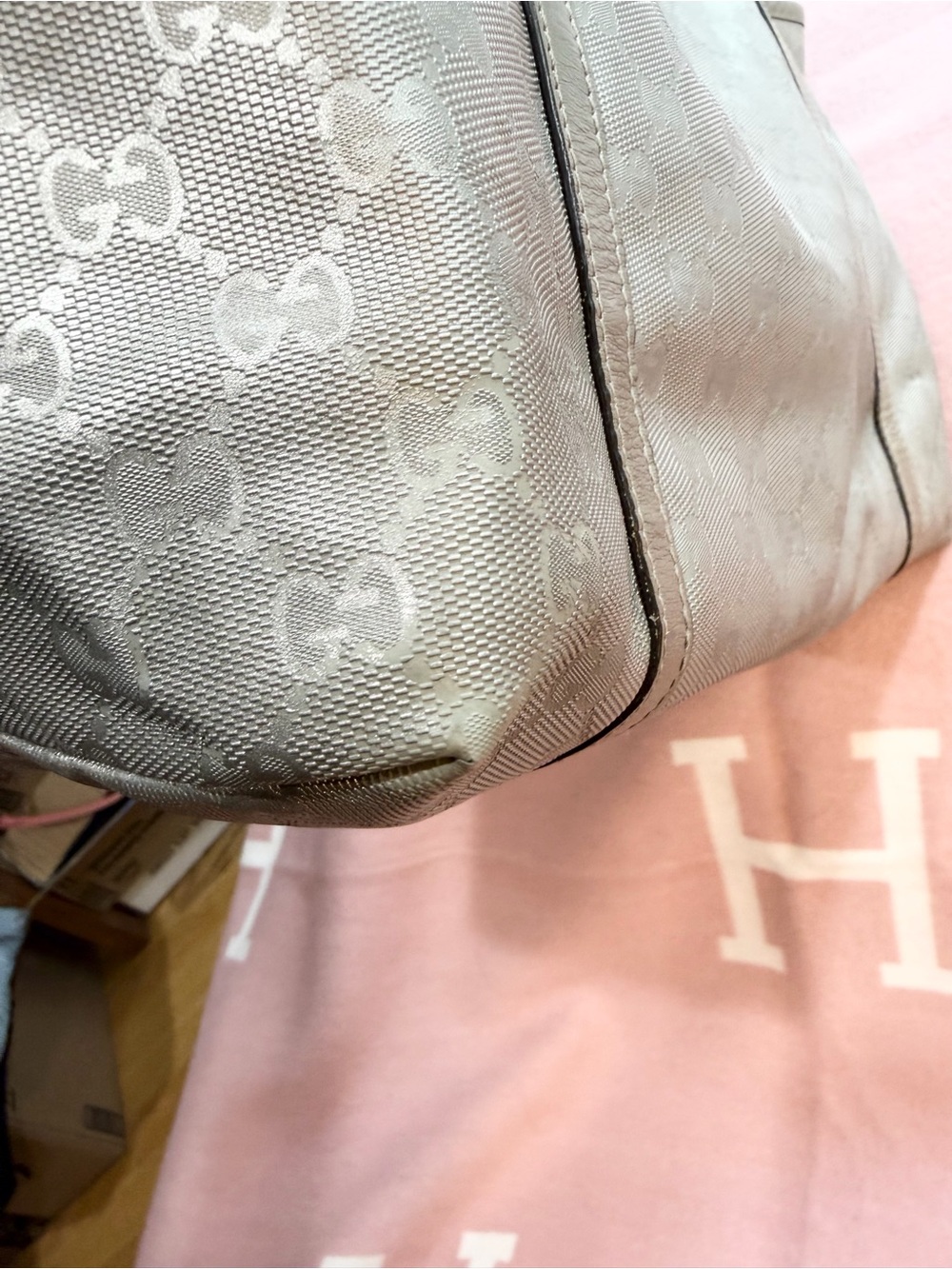 SUNDAY ONLY PRICE!! GUCCI ⭐️ Metallic Gray Tote Bag! - Picture 9 of 16
